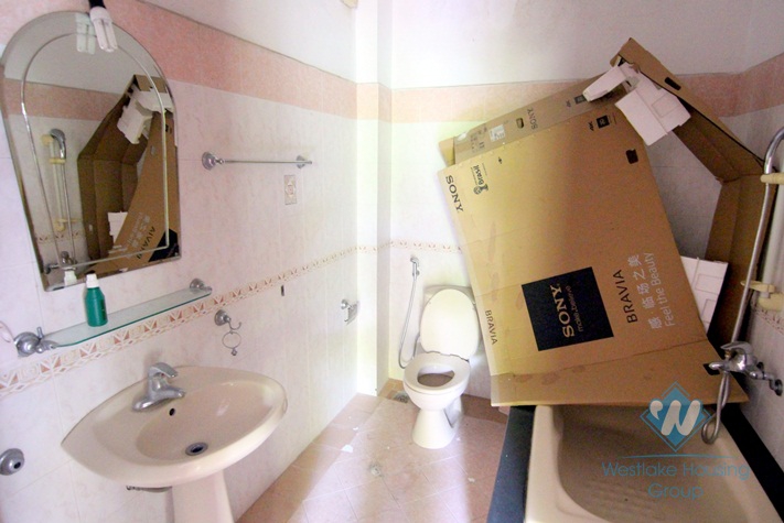 Cheap house for rent in the heart of Tay Ho over 400 sqm usage area